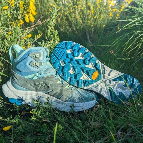 Hoka Anacapa Breeze Mid in long grass