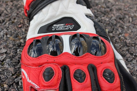 Alpinestars-Supertech-knuckles