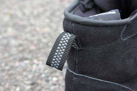 Rear-pull-tab