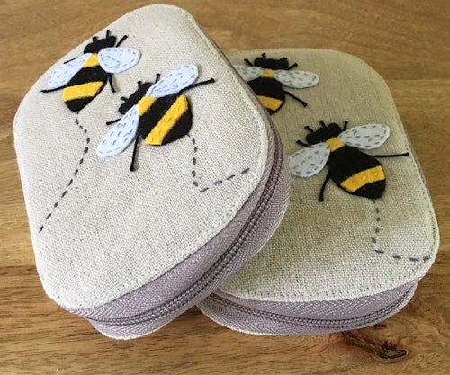 BEE SEWING KIT Bee Applique Design with contents Zip Case Super Quality