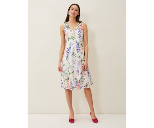 wedding-guest-outfit-over-50s