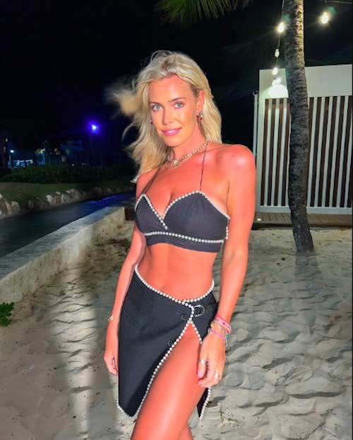 chloe meadows outfit