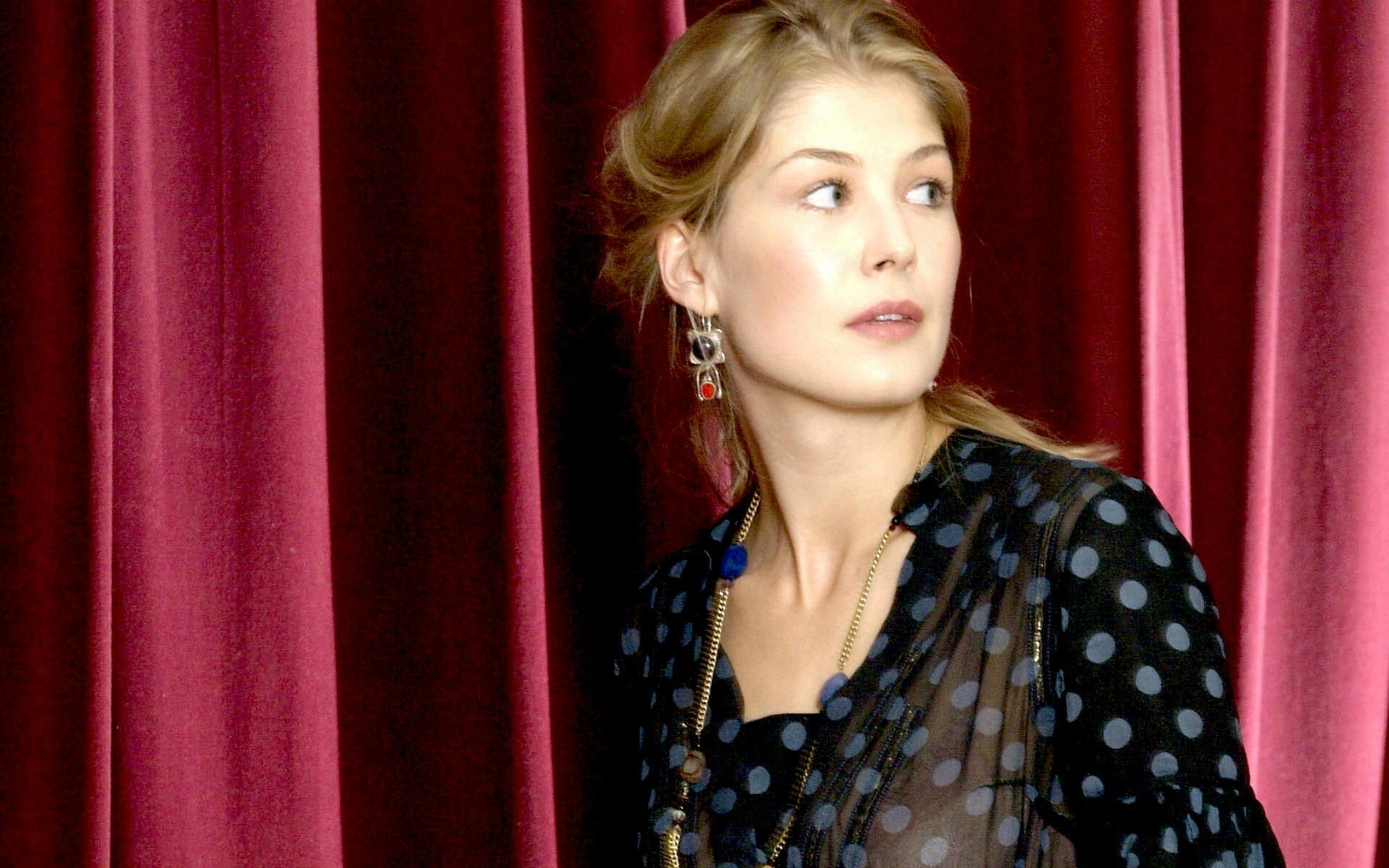 Rosamund Pike Will Return To Sender