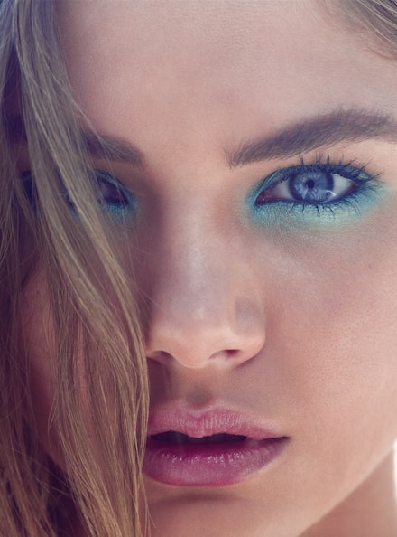 blue eye shadow beauty trend blue eye shadow beauty trend