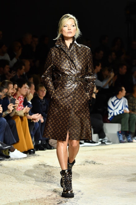 Why Kate Moss And Naomi Campbell Just Made A Surprise Runway Appearance Why Kate Moss And Naomi Campbell Just Made A Surprise Runway Appearance
