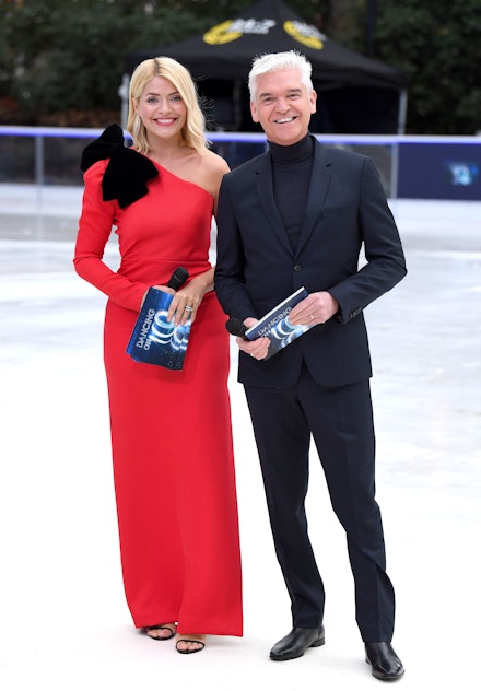 Holly Willoughby and Phillip Schofield to host Dancing On Ice Holly Willoughby and Phillip Schofield to host Dancing On Ice