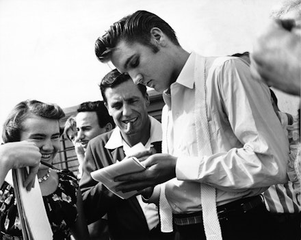Elvis signing autographs Elvis signing autographs