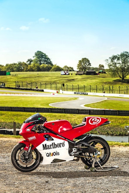TAKEN TO THE MAX - YAMAHA RD/YZR TAKEN TO THE MAX - YAMAHA RD/YZR