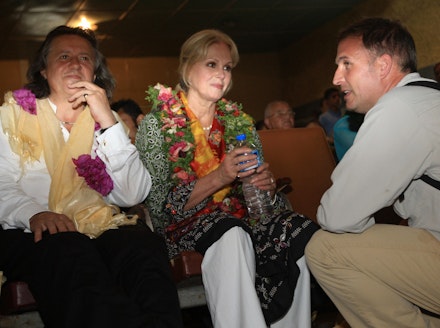 Joanna Lumley (C), her husband Stephen Barlow (L) and son Jamie Lumley in 2009 Joanna Lumley (C), her husband Stephen Barlow (L) and son Jamie Lumley in 2009