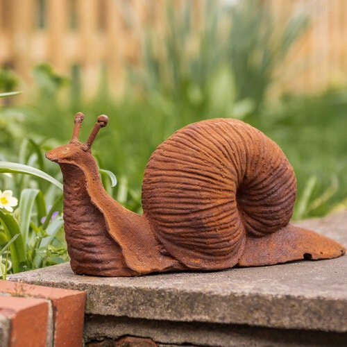 LARGE RUSTY SNAIL GARDEN ORNAMENT