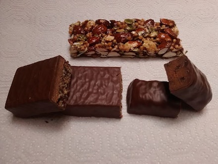 HOMEMADE PROTEIN BAR HOMEMADE PROTEIN BAR