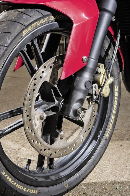 YZF125R front end seems happy in its work. YZF125R front end seems happy in its work.
