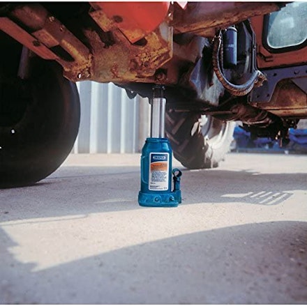 Draper bottle jack in use Draper bottle jack in use