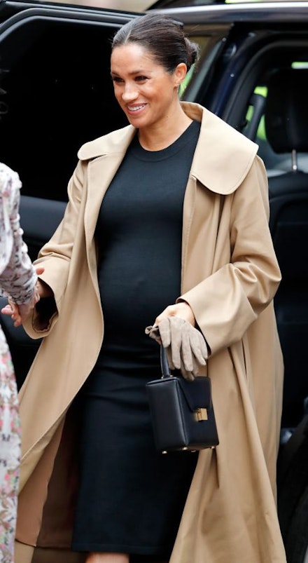 Meghan Markle wearing green dress and trench coat at Smark Works Meghan Markle wearing green dress and trench coat at Smark Works