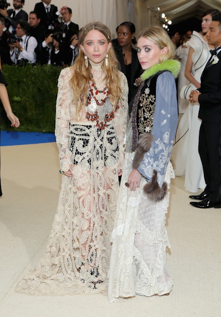 mary kate ashley olsen met gala 2017 mary kate ashley olsen met gala 2017