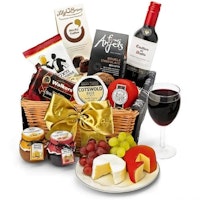 Downton Hamper With Red Wine