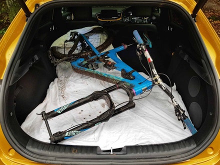 2019 Kia XCeed with bike in boot 2019 Kia XCeed with bike in boot