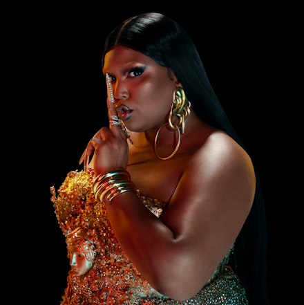 Lizzo wearing a corset in Rumors Lizzo wearing a corset in Rumors