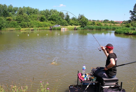 With no loosefeed to raise the alarm, the carp will see the hookbait falling and take it With no loosefeed to raise the alarm, the carp will see the hookbait falling and take it