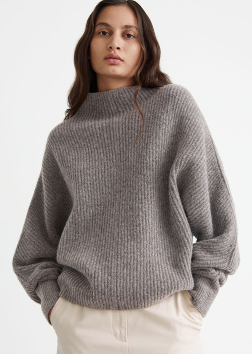 Voluminous Turtleneck Knit Jumper in Grey