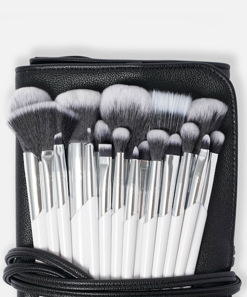 By BEAUTY BAYu2019s 18 Piece Face And Eye Brush Set, WAS £75, NOW £45