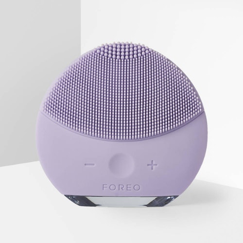 Foreo LUNA Mini 2 Plus Facial Cleansing Brush & Anti-Aging Massager, WAS £155, NOW £108.50