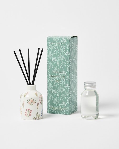 Oliver Bonas, Fleur Pomelo Ceramic Scented Diffuser, £26.50
