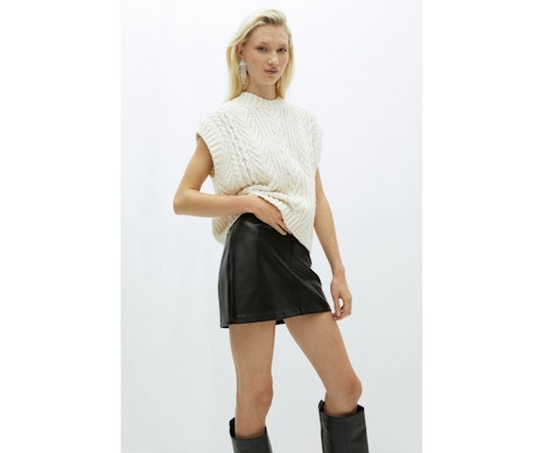 Cable-knit sweater vest