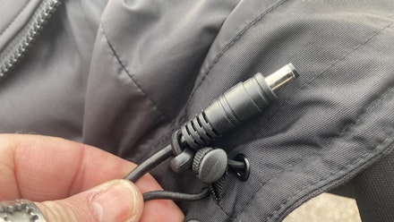 A drawstring holds heated kit wire in place A drawstring holds heated kit wire in place