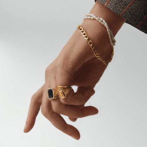 what to buy this weekend Mejuri, Jenna Lyons Vermeil and Onyx Pinky Signet Ring, £125
