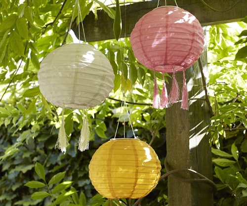 Lights4fun Set of 3 Outdoor LED Solar Hanging Chinese Garden Lanterns