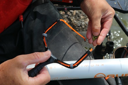 3-Filling-catapult-pouch
