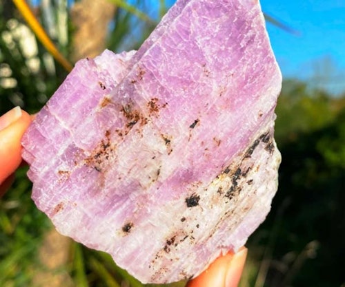 rough pink kunzite