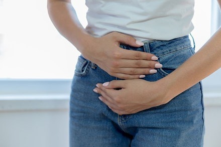 woman-touching-stomach_w555_h555