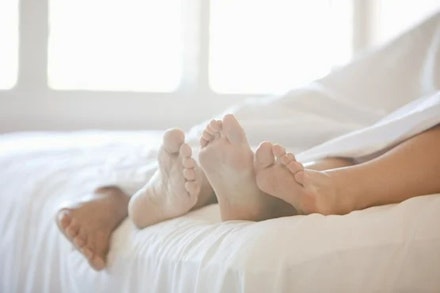 feet-couple-bed