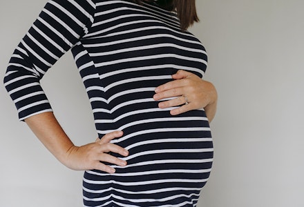 woman-holding-bump