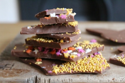 Bonfire-Night-Desserts-Firework-Chocolate-Bark
