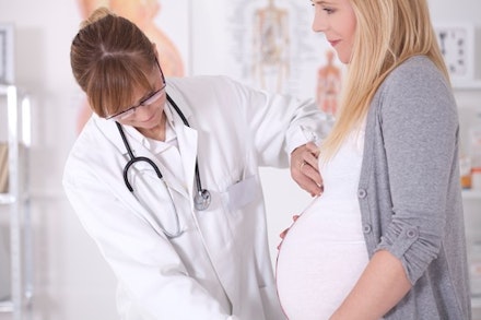 pregnant-woman-midwife_w555_h555