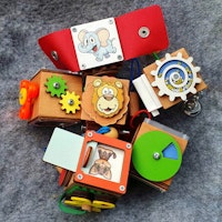 Magic set (6pcs included) of busy cube to toddlers
