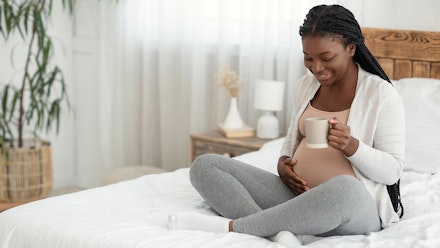 pregnant-woman-drinking-tea woman drinking tea