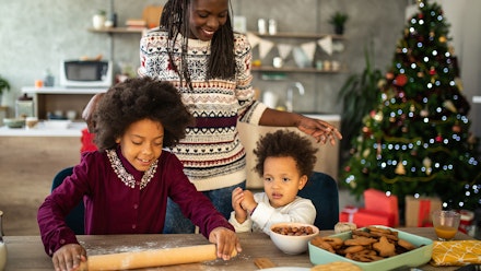 woman-family-baking-christmas
