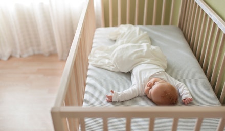 baby-in-cot baby-in-cot
