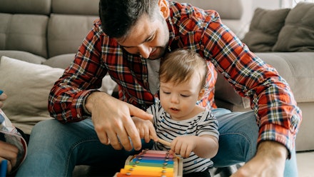 Father-teaching-xylophone-to-son