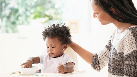 toddler-and-mum-eating-together