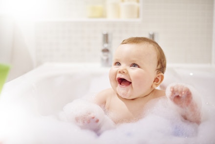 baby bathtime