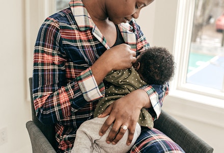 cross cradle hold breastfeeding