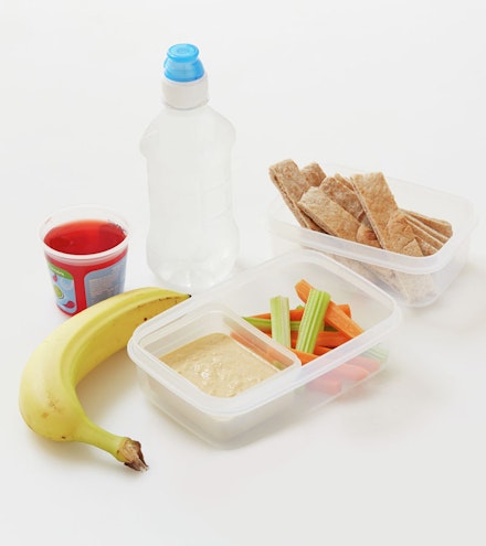 healthy lunchbox ideas creamy humus dip pitta bread vevegetables