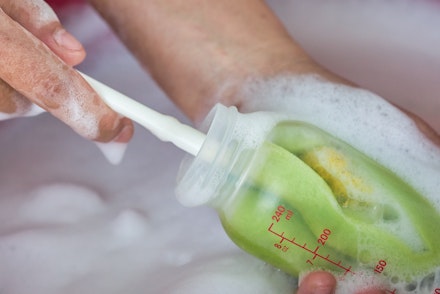 washing baby bottle