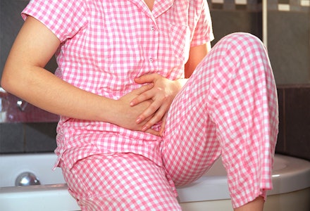 woman holding stomach1