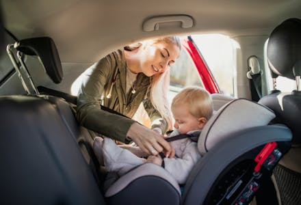 1) Fasten properly baby in car seat